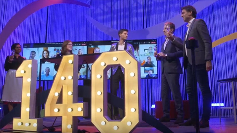 140 sign with lightbulbs