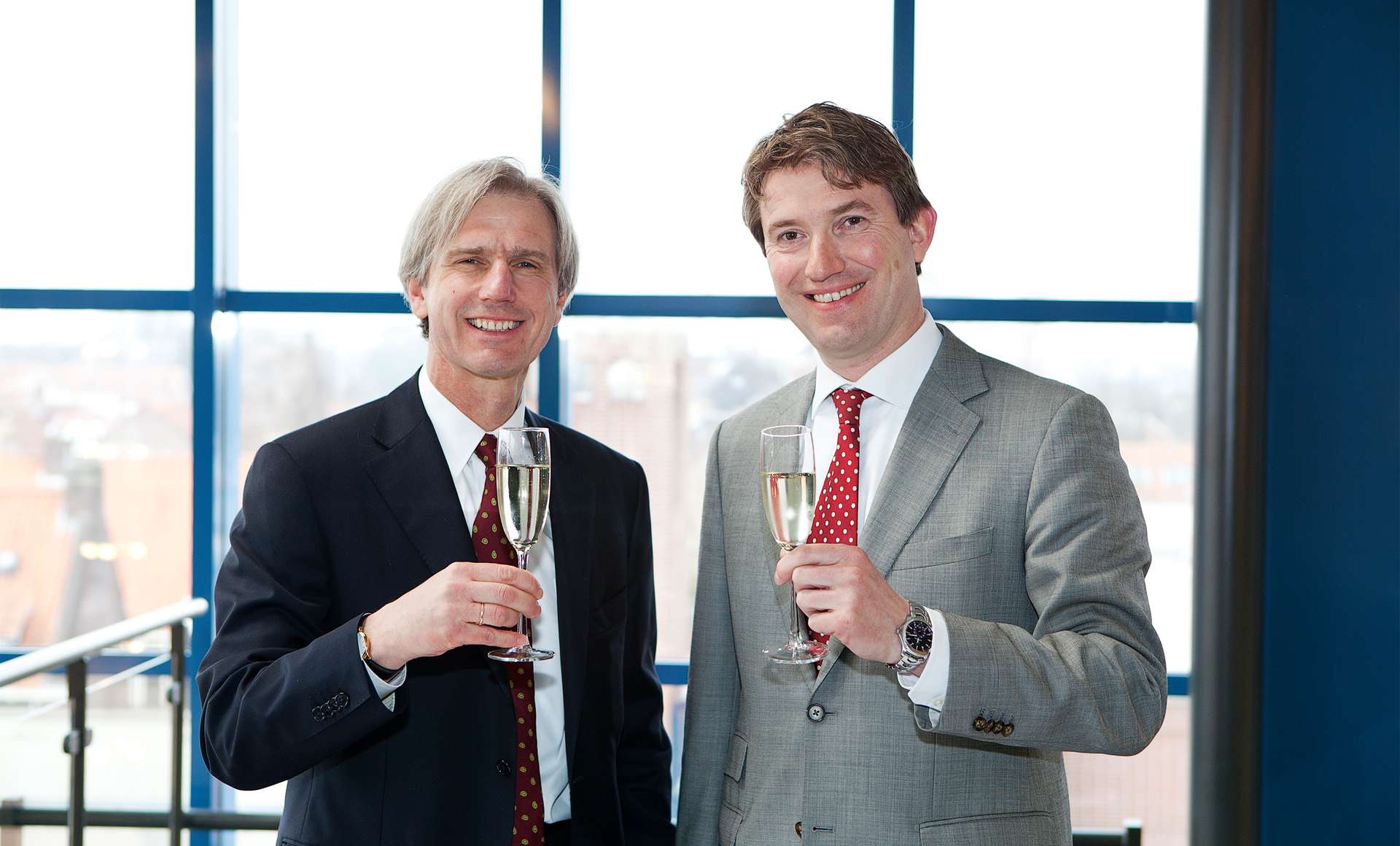 Leadership from DHV and Royal Haskoning sign merger documents