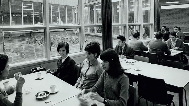 Historical image of women in company restaurant Haskoning