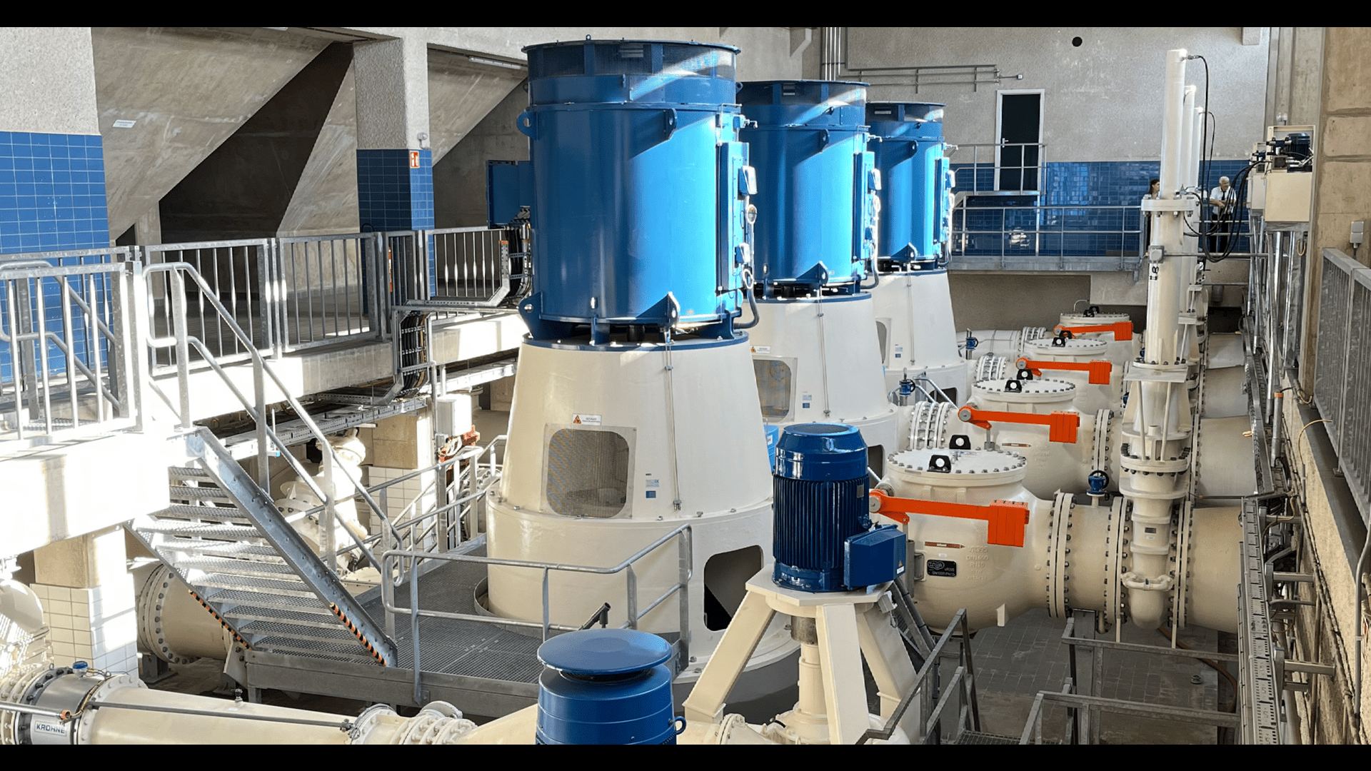 Pumping station for pumping water in wastewater treatment