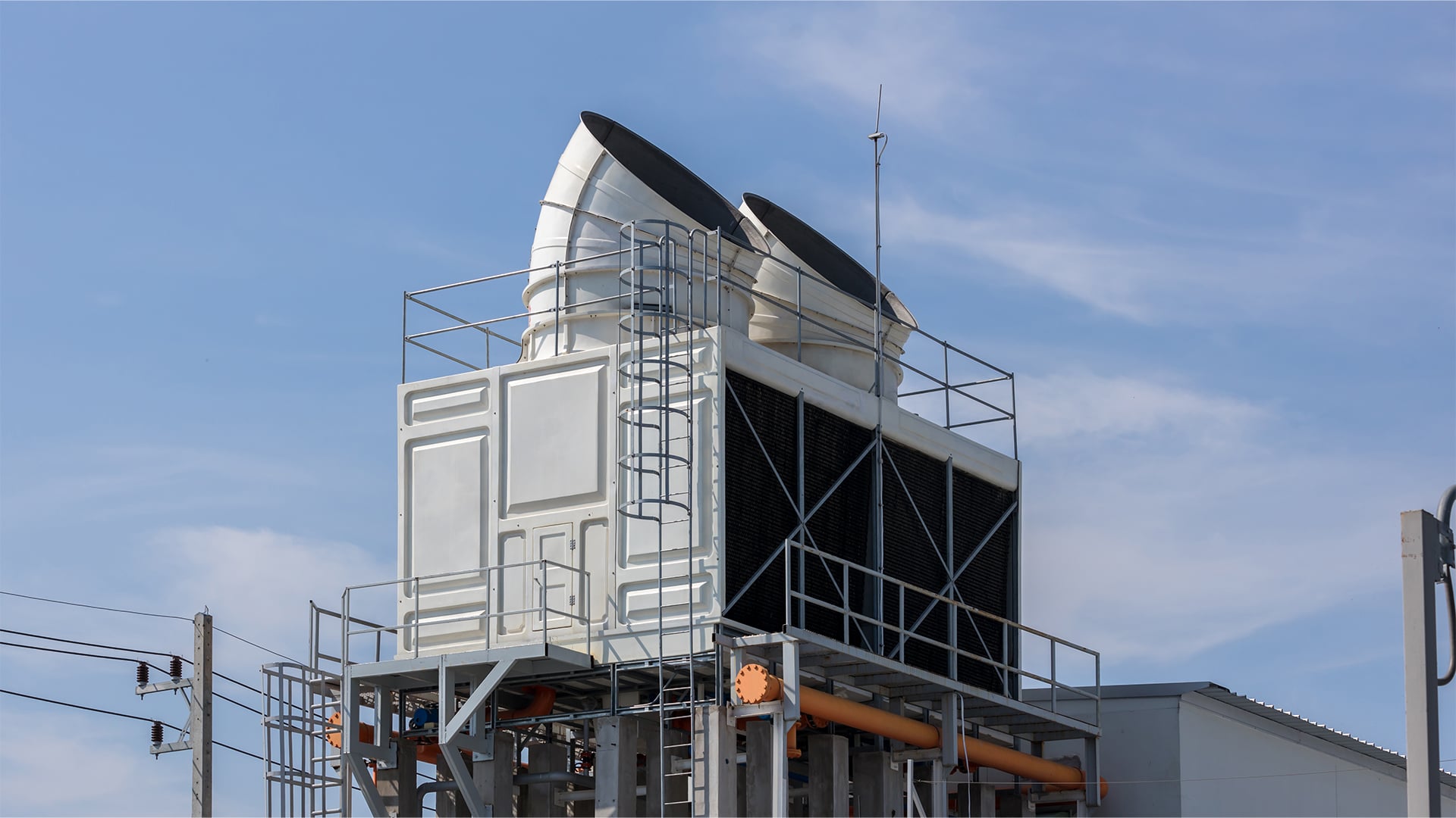 Cooling towers in data centres