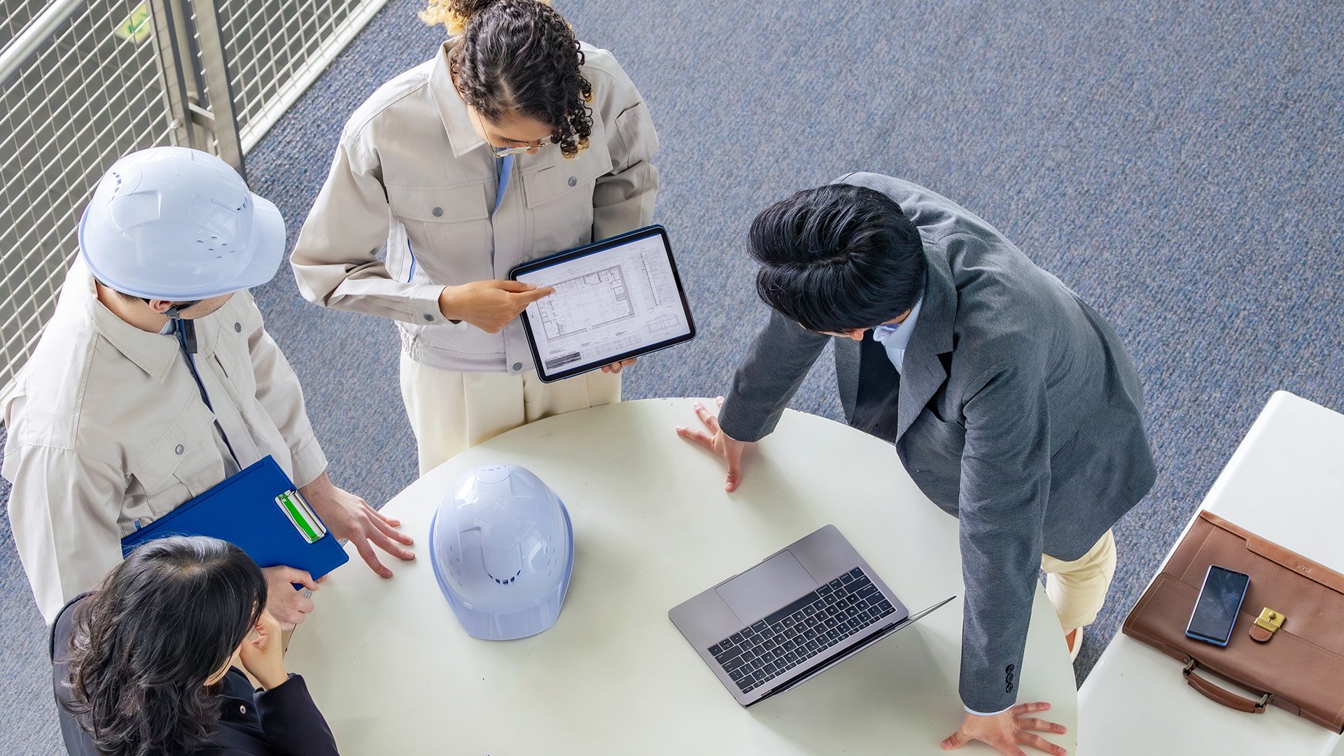 manufacturing engineers discussing modular design, energy management, simulation tools and optimising streamlined workflow