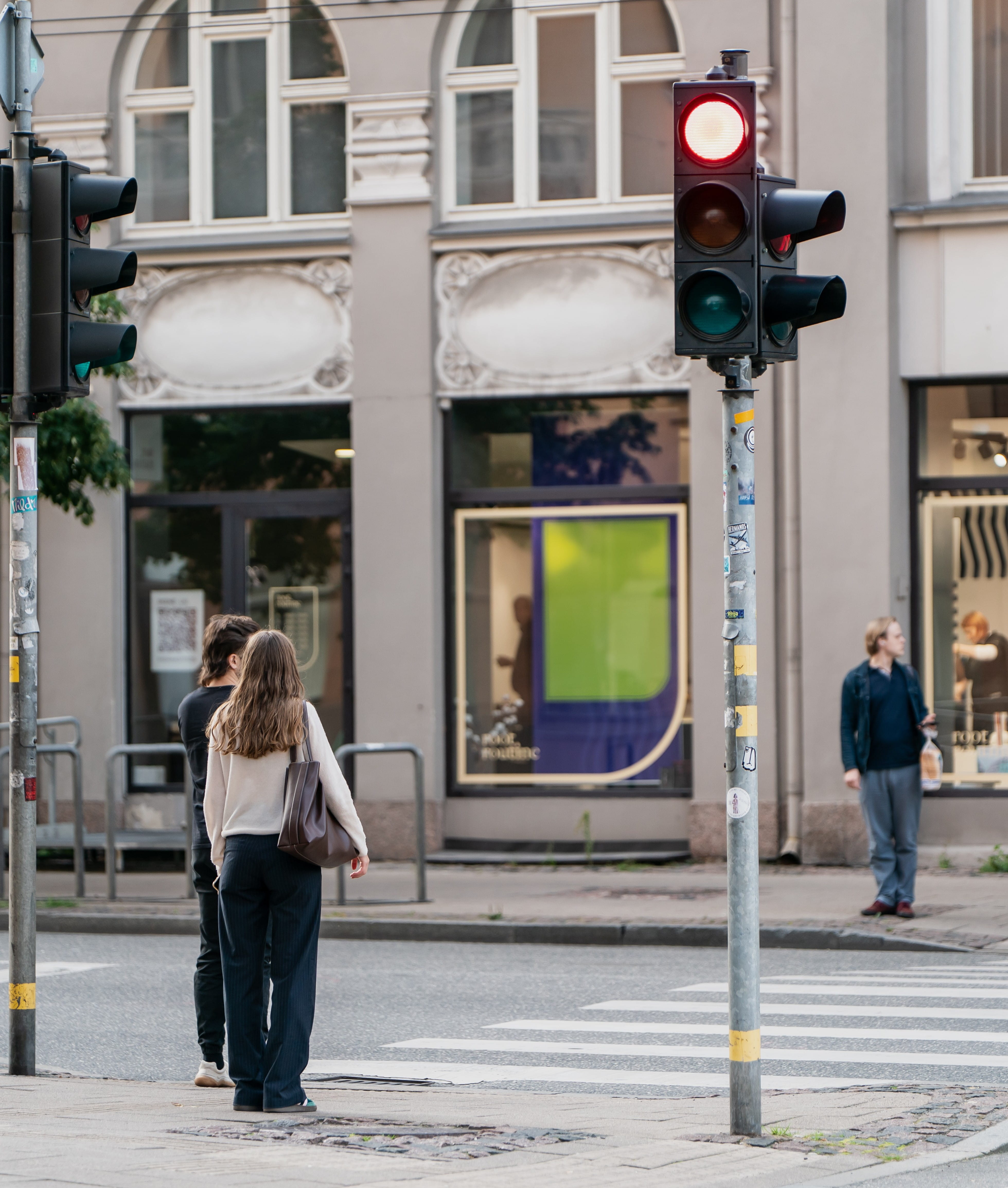 People are waiting for the traffic light