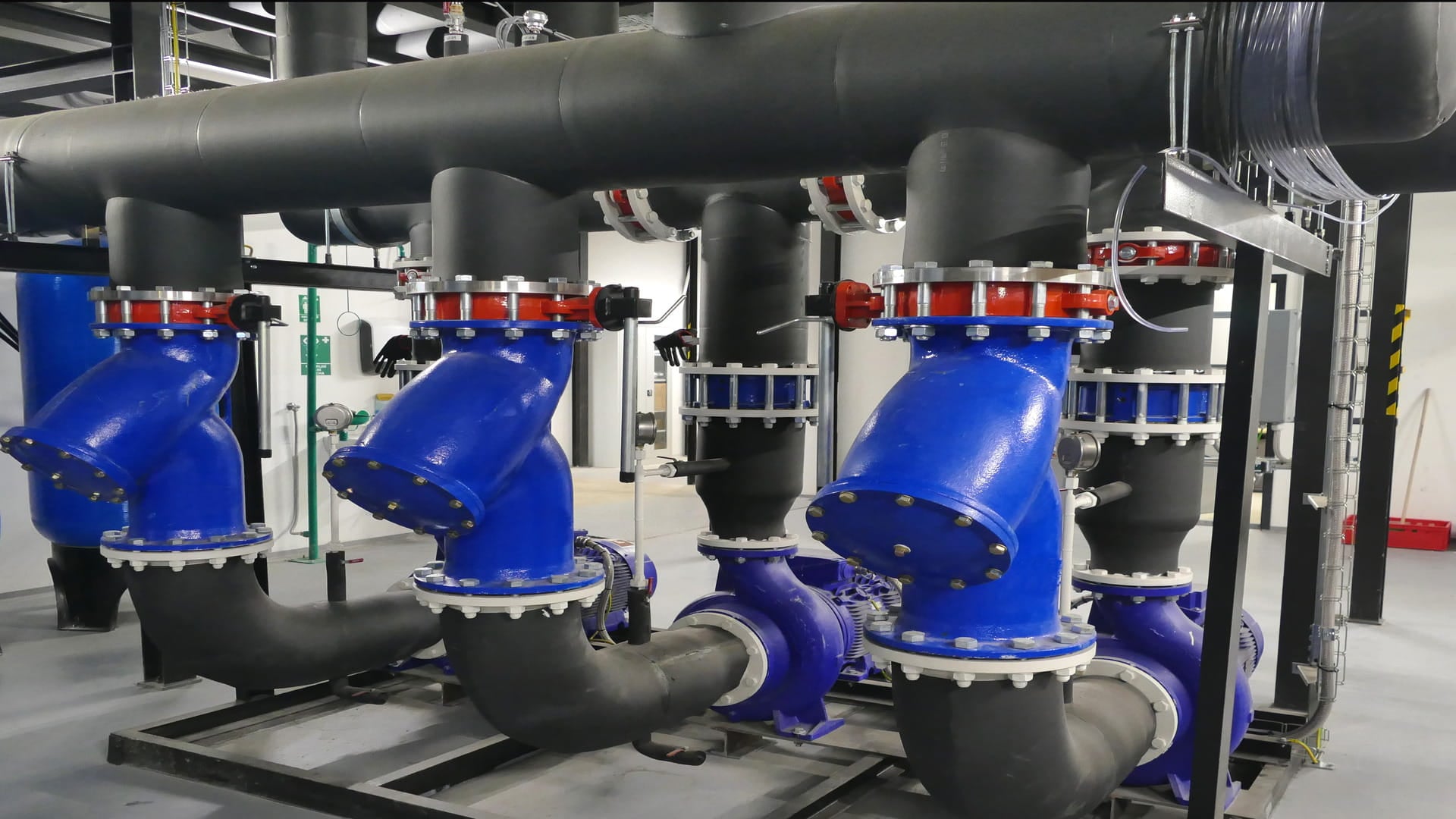 Industrial refrigeration system with pumps and insulated piping, supporting the transition from PFAS and synthetic refrigerants to natural refrigerants for compliant, future‑proof cooling.
