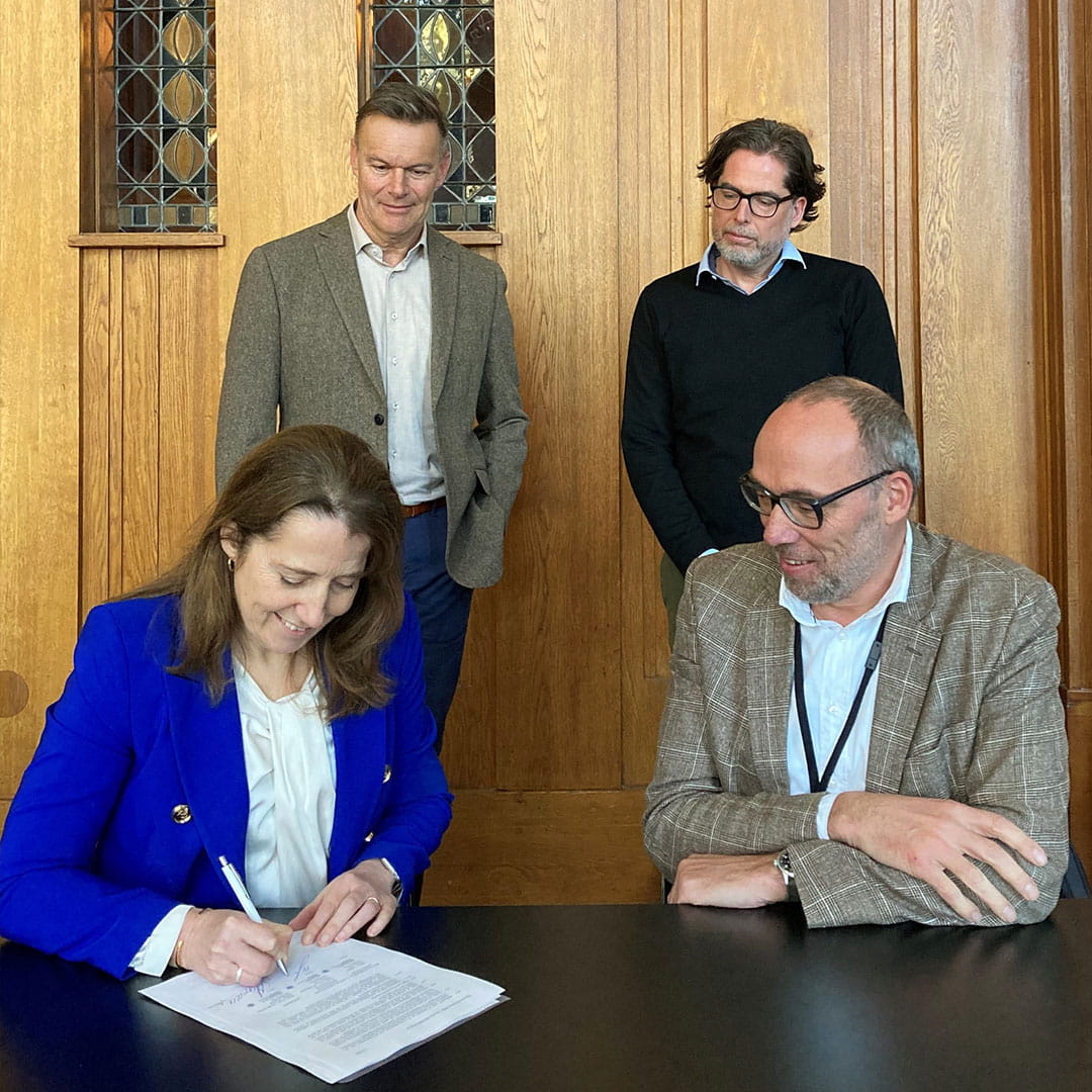 Signing contract with ProRail