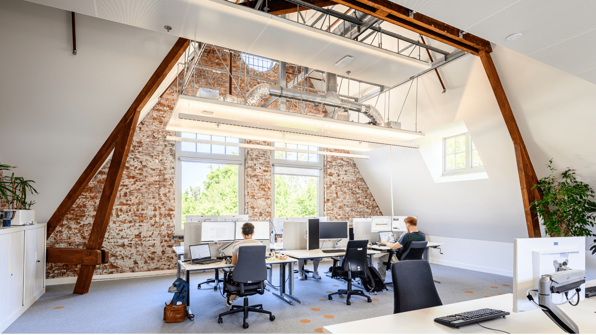 People working in Haskoning Delft office