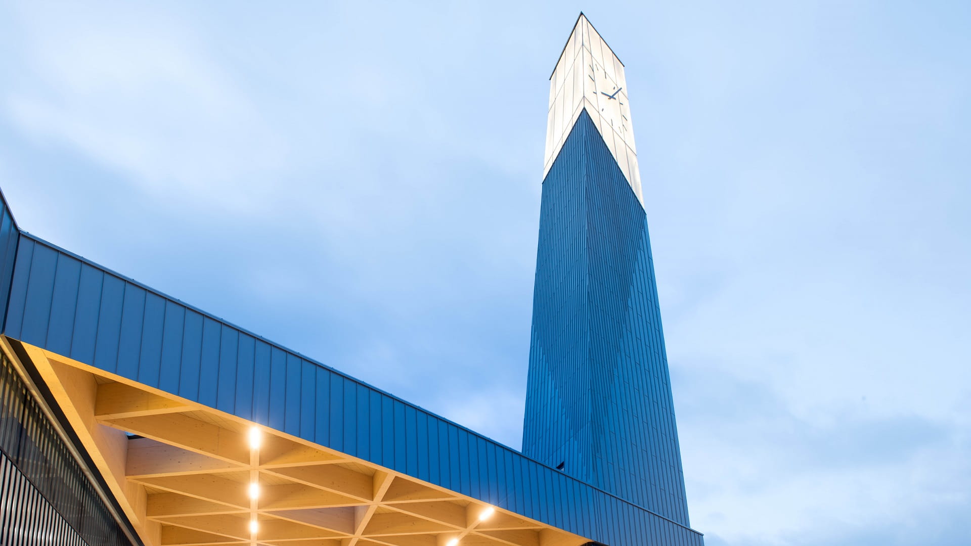 Station Ede-Wageningen roof and clock