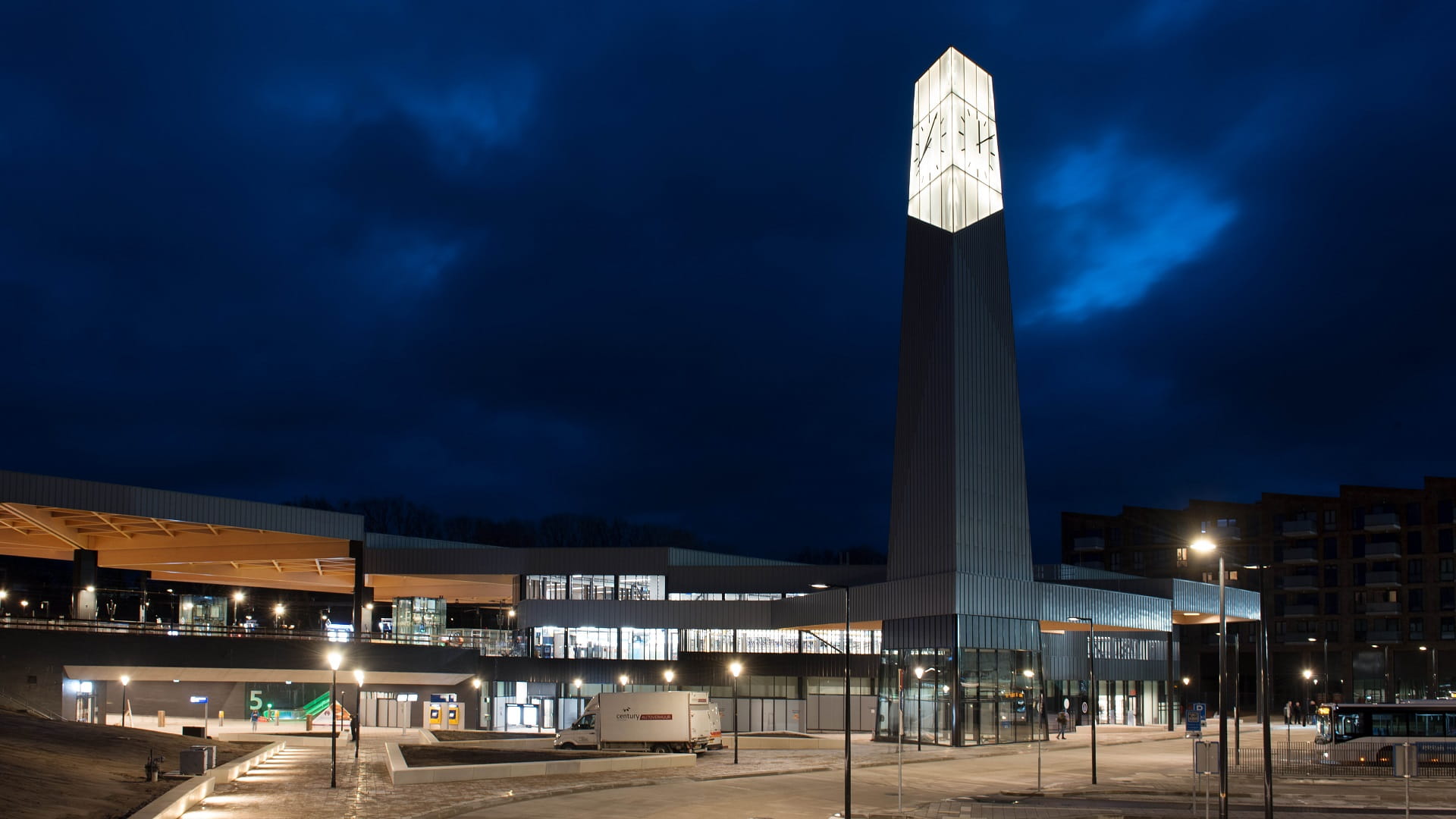 Station Ede-Wageningen by night