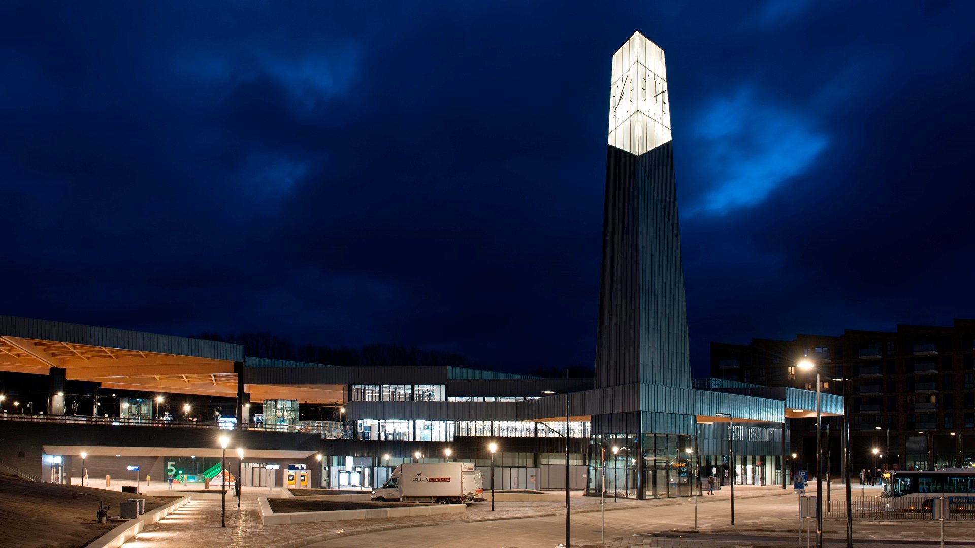Station Ede-Wageningen by night