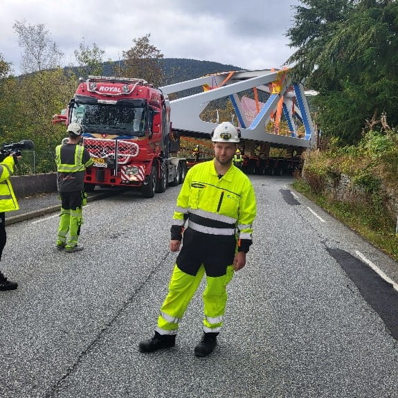 Hakon in action during transport 2