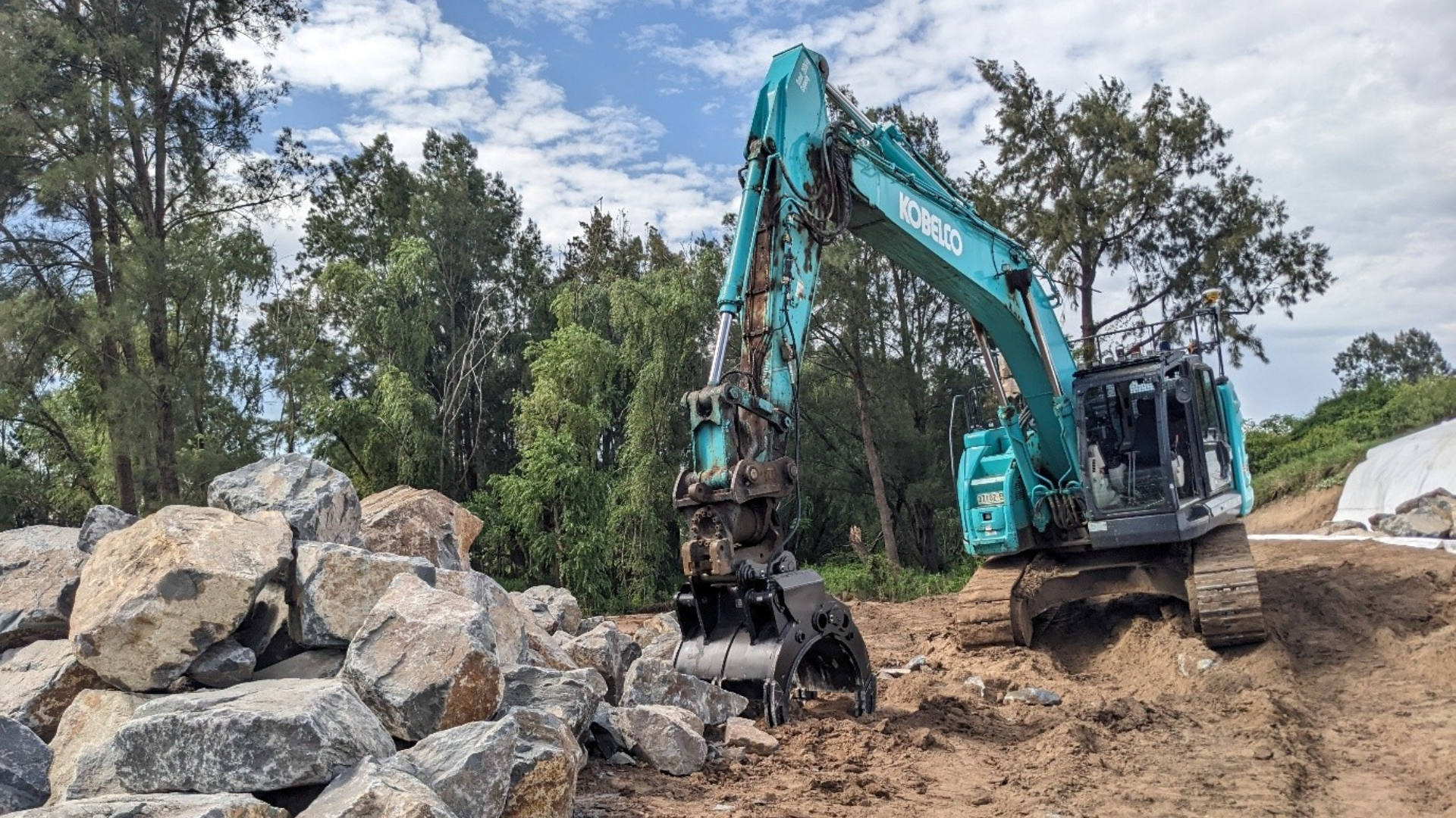 Machine Placed Riprap Flood mitigation solutions for Hunter Valley | Haskoning