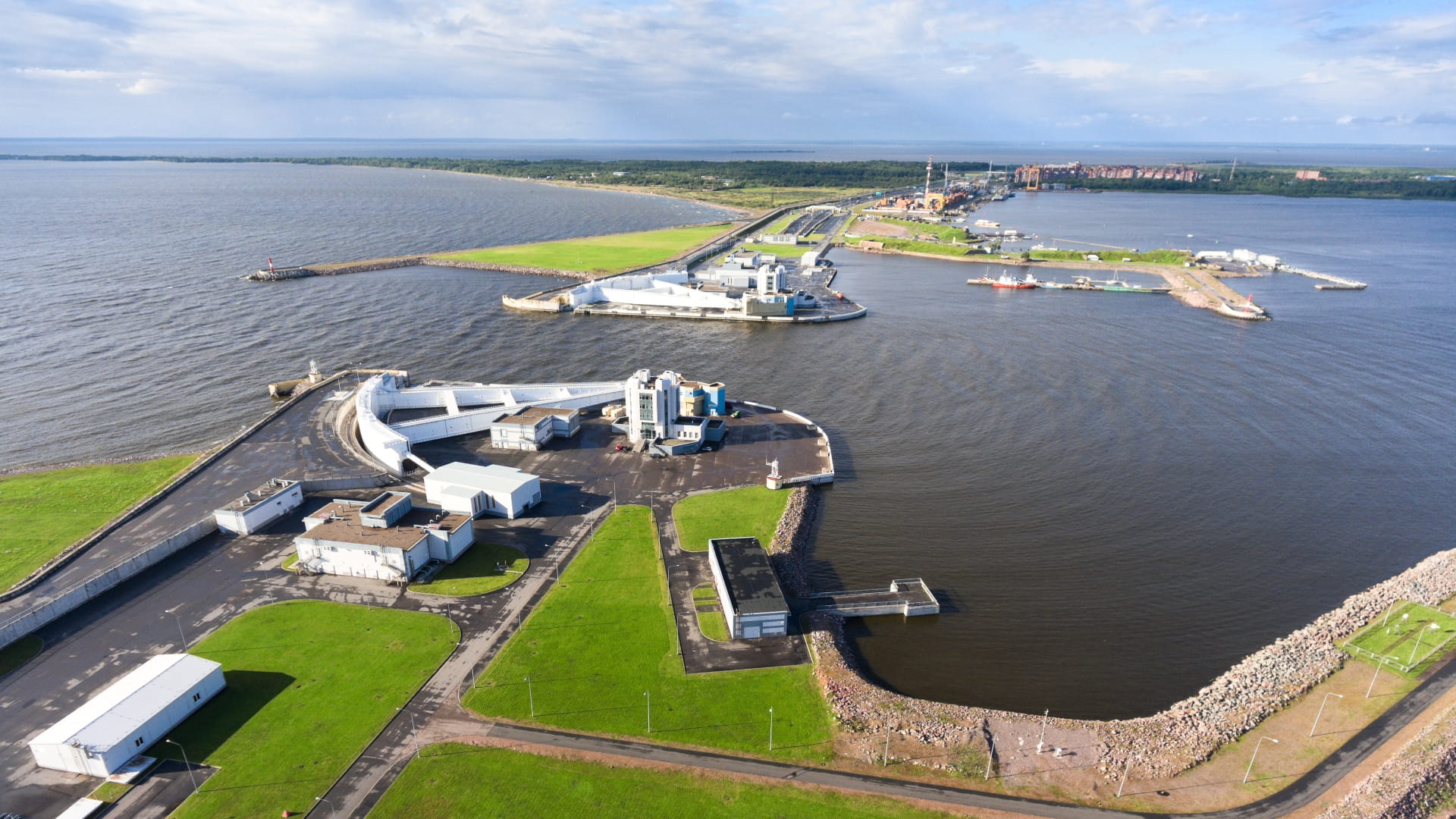 Saint Petersburg flood protection barrier