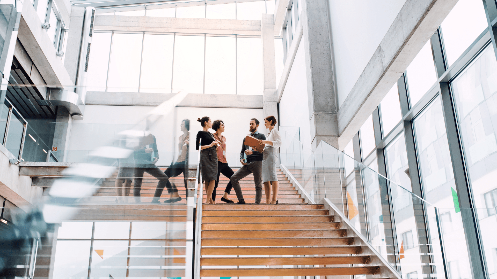 Real estate met mensen in gesprek