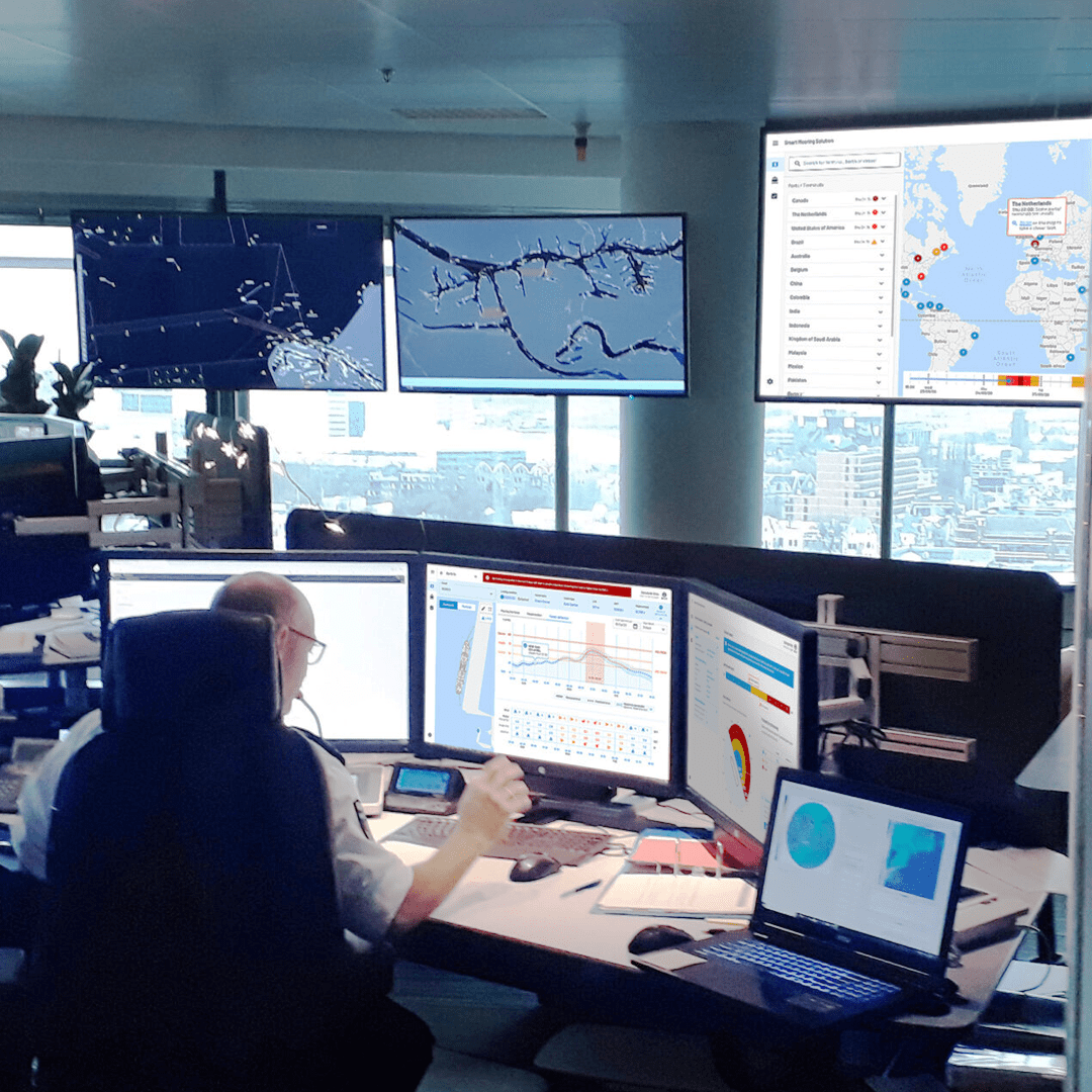 We provide duty officers and harbour masters an overview of unsafe and potentially risky mooring situations across the entire port, including vessel clearance requests.